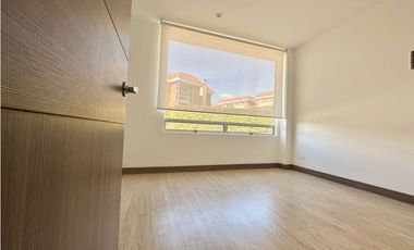 Arriendo casa de dos niveles campestres en cajica en conjunto.