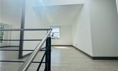 Arriendo casa de dos niveles campestres en cajica en conjunto.