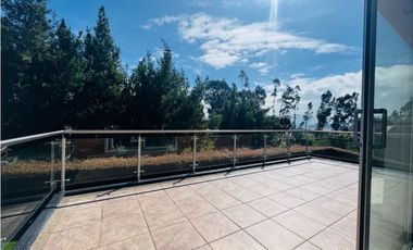 Arriendo casa de dos niveles campestres en cajica en conjunto.