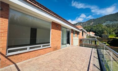 Arriendo casa de dos niveles campestres en cajica en conjunto.