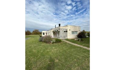 Hermosa casa en venta 5 dormitorios y pileta en Estancia Las Lilas