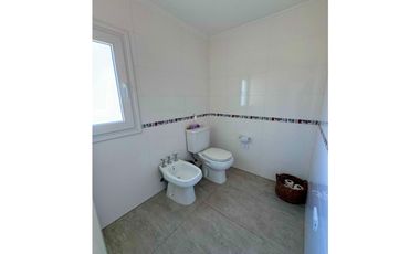 Hermosa casa en venta 5 dormitorios y pileta en Estancia Las Lilas