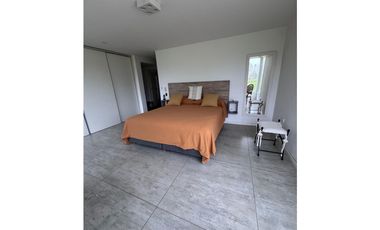 Hermosa casa en venta 5 dormitorios y pileta en Estancia Las Lilas