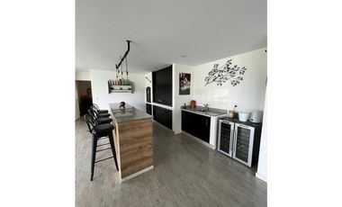 Hermosa casa en venta 5 dormitorios y pileta en Estancia Las Lilas