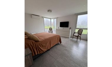 Hermosa casa en venta 5 dormitorios y pileta en Estancia Las Lilas