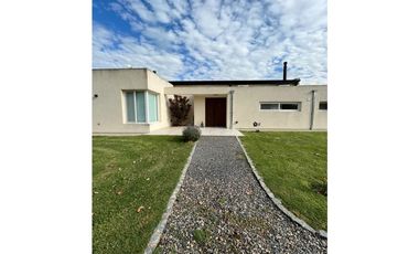 Hermosa casa en venta 5 dormitorios y pileta en Estancia Las Lilas