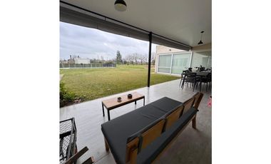 Hermosa casa en venta 5 dormitorios y pileta en Estancia Las Lilas