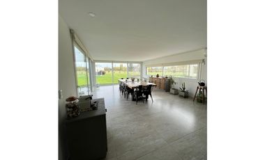 Hermosa casa en venta 5 dormitorios y pileta en Estancia Las Lilas