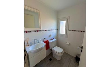 Hermosa casa en venta 5 dormitorios y pileta en Estancia Las Lilas