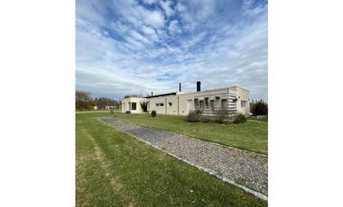 Hermosa casa en venta 5 dormitorios y pileta en Estancia Las Lilas