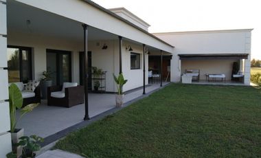 VENTA CASA EN CLUB DE CAMPO LA ELINA COMARCAS, LUJAN BS AS