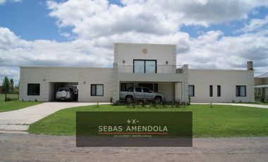 VENTA CASA EN CLUB DE CAMPO LA ELINA COMARCAS, LUJAN BS AS