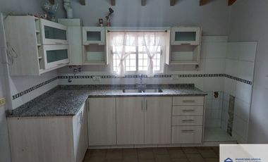 Casa en venta c/ cochera en Maipú