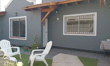 Casa con departamento independiente  en venta Godoy Cruz