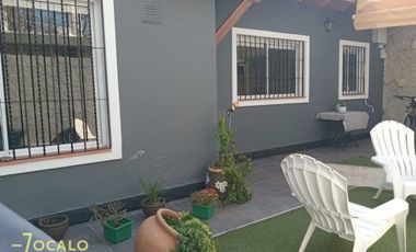 Casa con departamento independiente  en venta Godoy Cruz