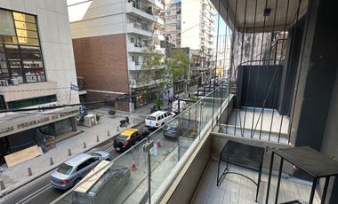 Departamento de 2 dormitorios con patio exclusivo, pileta y parrillero en construcción.