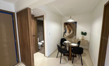 Departamento de 2 dormitorios con patio exclusivo, pileta y parrillero en construcción.