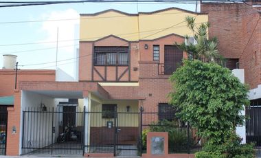 VENTA CASA 6 AMB. CON JARDÍN/COCH.SAN ANDRES