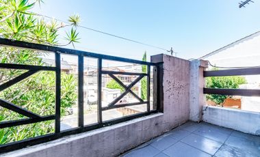 VENTA CASA 6 AMB. CON JARDÍN/COCH.SAN ANDRES