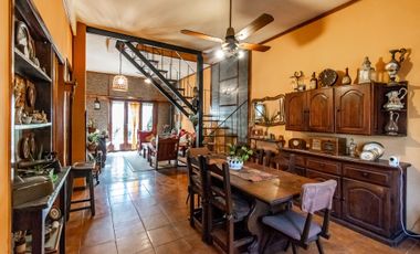 VENTA CASA 6 AMB. CON JARDÍN/COCH.SAN ANDRES