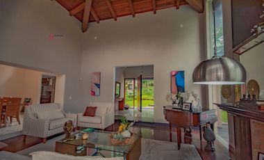 Casa de Lujo en Renta Amueblada en Colinas de San Javier (San Wenceslao)