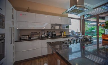 Casa de Lujo en Renta Amueblada en Colinas de San Javier (San Wenceslao)