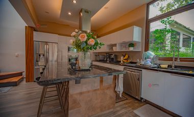 Casa de Lujo en Renta Amueblada en Colinas de San Javier (San Wenceslao)