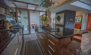 Casa de Lujo en Renta Amueblada en Colinas de San Javier (San Wenceslao)