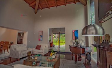 Casa de Lujo en Renta Amueblada en Colinas de San Javier (San Wenceslao)