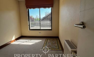 Arriendo de amplio y moderno departamento de 4 dormitorios en sector residencial de Ñuñoa