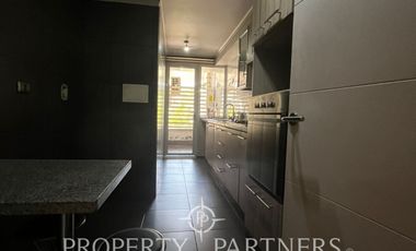 Arriendo de amplio y moderno departamento de 4 dormitorios en sector residencial de Ñuñoa
