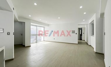 Se Alquila Moderno Flat de Extremo – Amplio, Iluminado y con Excelente Distribución