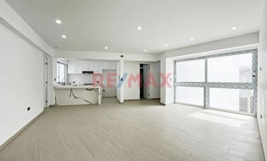 Se Alquila Moderno Flat de Extremo – Amplio, Iluminado y con Excelente Distribución