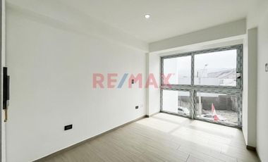 Se Alquila Moderno Flat de Extremo – Amplio, Iluminado y con Excelente Distribución