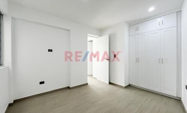 Se Alquila Moderno Flat de Extremo – Amplio, Iluminado y con Excelente Distribución