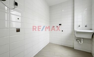 Se Alquila Moderno Flat de Extremo – Amplio, Iluminado y con Excelente Distribución