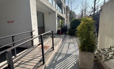 A UNA CUADRA DE AVENIDA MACUL