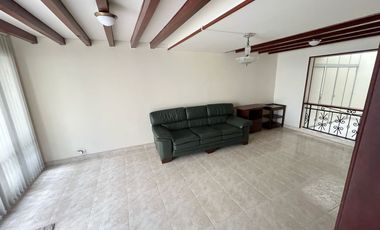 CASA EN VENTA EN EL CENTRO/CHINCHINA