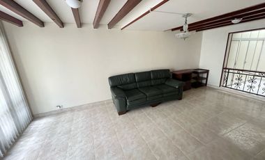 CASA EN VENTA EN EL CENTRO/CHINCHINA