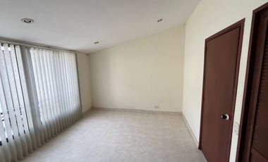 CASA EN VENTA EN EL CENTRO/CHINCHINA