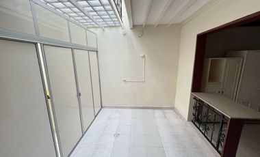 CASA EN VENTA EN EL CENTRO/CHINCHINA