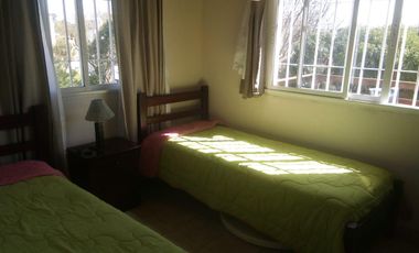 Casa en alquiler temporario - 2 Dormitorios 2 Baños - Miramar