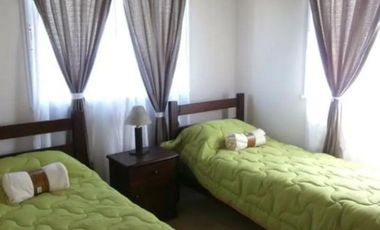 Casa en alquiler temporario - 2 Dormitorios 2 Baños - Miramar