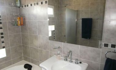 Casa en alquiler temporario - 2 Dormitorios 2 Baños - Miramar