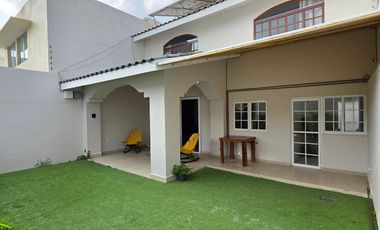 CASA EN VENTA 2 PLANTAS, 3 RECÁMARAS, 2.5 BAÑOS, COCHERA PARA 1 AUTO