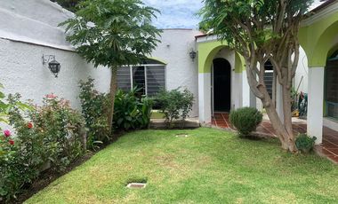 AMPLIA Y CENTRICA CASA EN VENTA EN CHAPALA DENTRO DE PEQUEÑO COTO DE SOLO 3 CASA