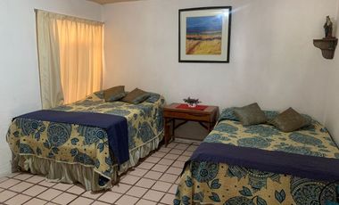 AMPLIA Y CENTRICA CASA EN VENTA EN CHAPALA DENTRO DE PEQUEÑO COTO DE SOLO 3 CASA