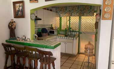 AMPLIA Y CENTRICA CASA EN VENTA EN CHAPALA DENTRO DE PEQUEÑO COTO DE SOLO 3 CASA