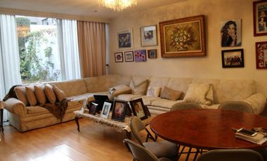 Hermosa Casa en Venta en Lomas de las Palmas