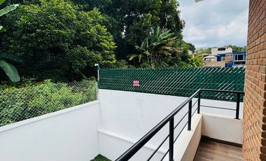 Casa en venta en Coatepec – Diseño industrial moderno con amplio jardín